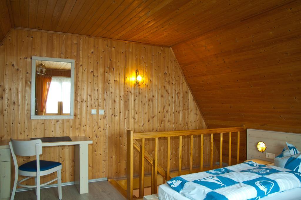 Ferien Unterm Reetdach In Goehren Goehren (Ruegen) Exterior foto